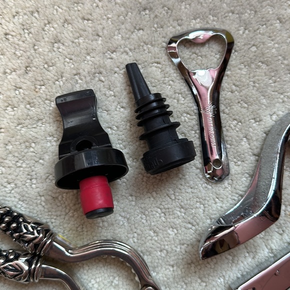Variety of Bottle Openers and Stopper/Pourer - Picture 4 of 6